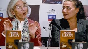 La escritora y la mesosoprano 8Donna Leon y Cecilia Bartoli, ayer, en Madrid.