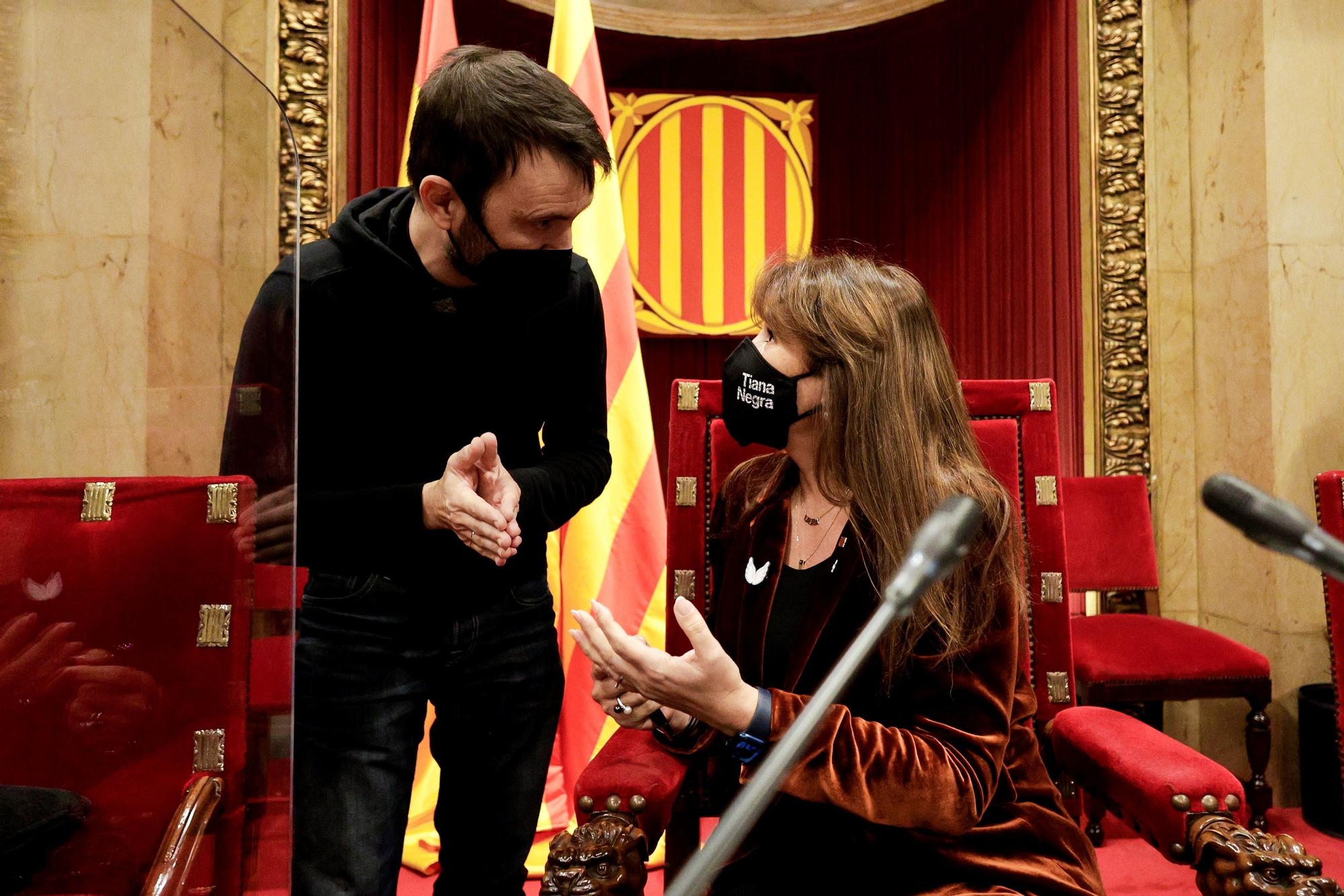 Laura Borràs y el exdiputado Pau Juvillà, conversando a principios de año cuando aún estaban en la Mesa del Parlament