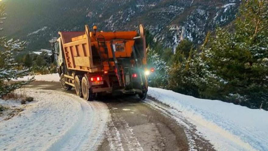 Tasques de manteniment als camins per les nevades