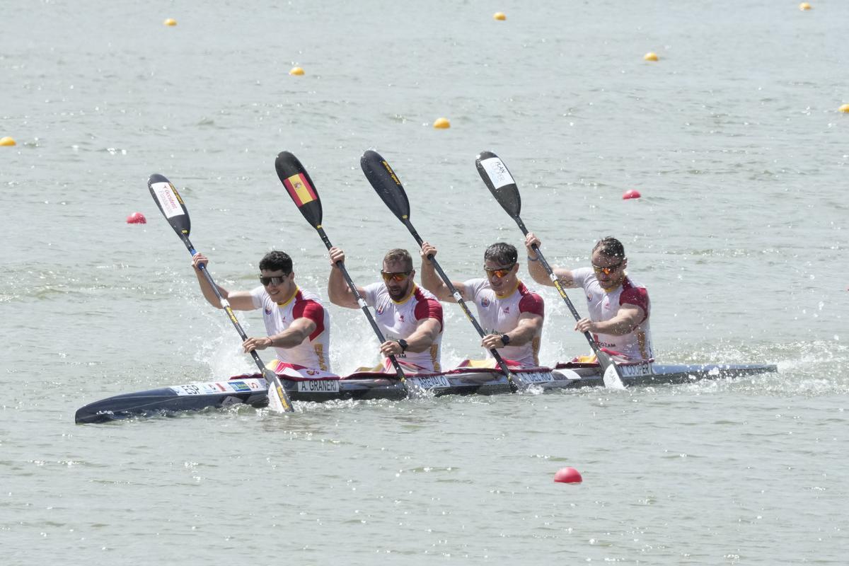 El K4 500 español, con Graneri (primero) y Walz (último), finalizó cuarto