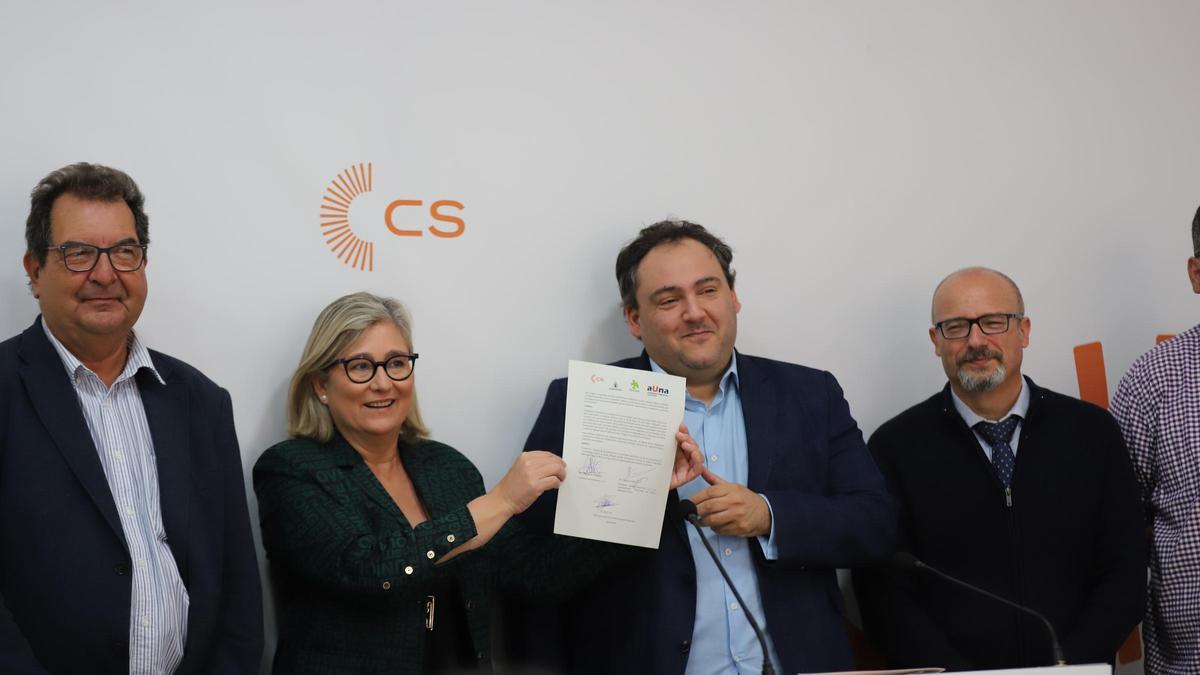 Mamen Peris, junto a Alfonso Conesa (Autónomos), Julián Vico (AUNA) y José Vilaseca (Renovació Política).