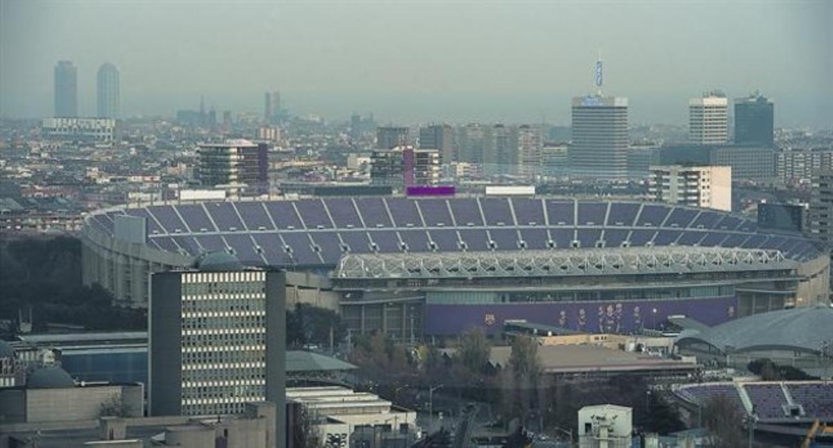 Vista del CampNou i del Miniestadi, ahir a la tarda.