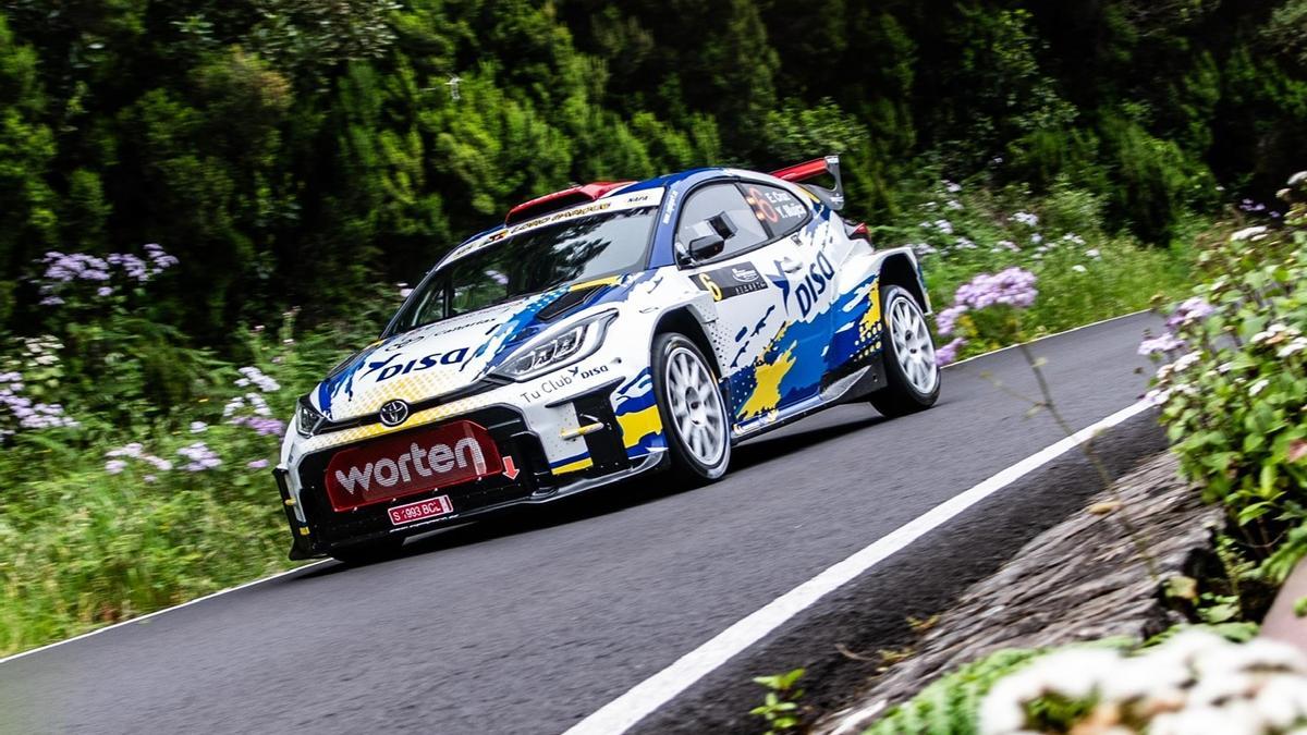 Enrique Cruz, en uno de los tramos del Rally Senderos.