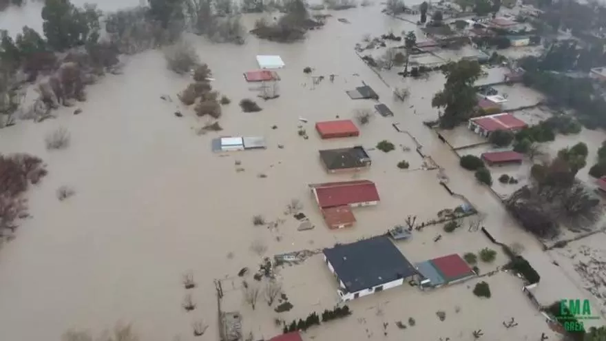 La crecida del Guadalquivir en Córdoba captada por Emergencias
