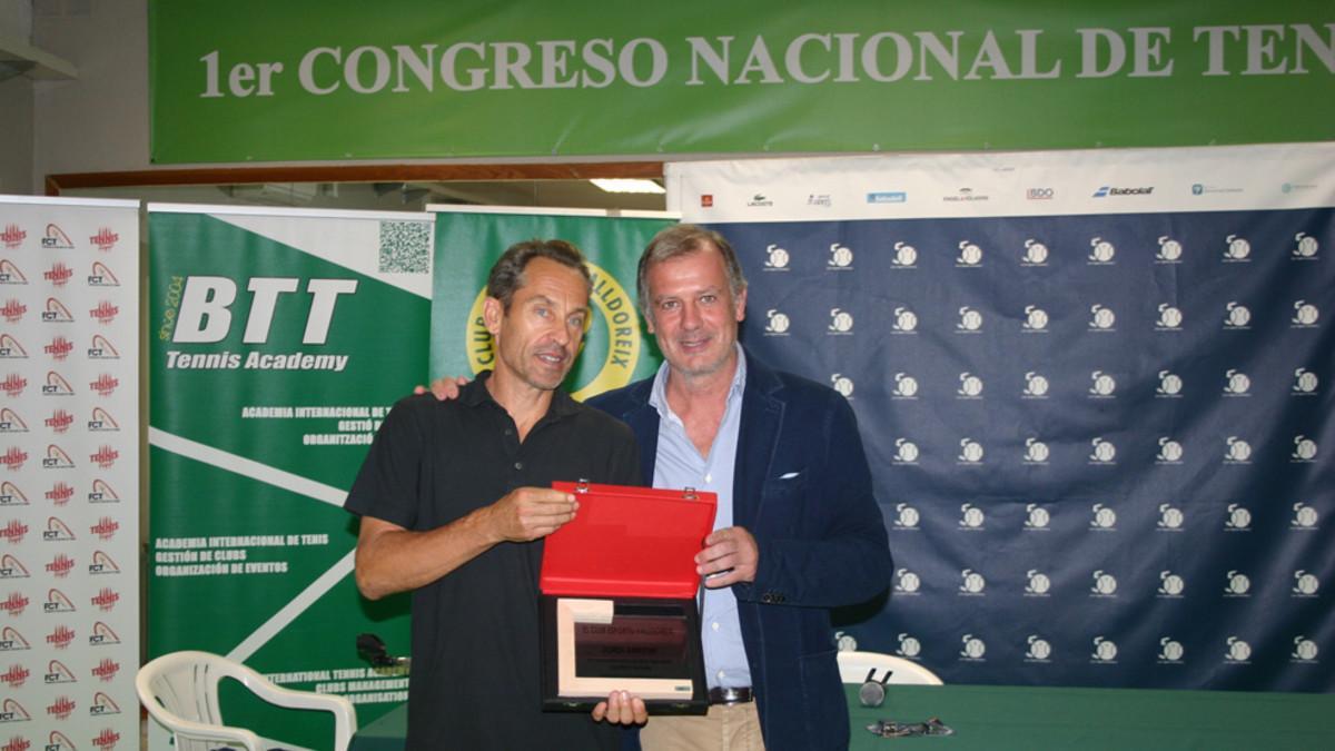 Jordi Arrese y Joan Carles Pradell, presidente del CE Valldoreix