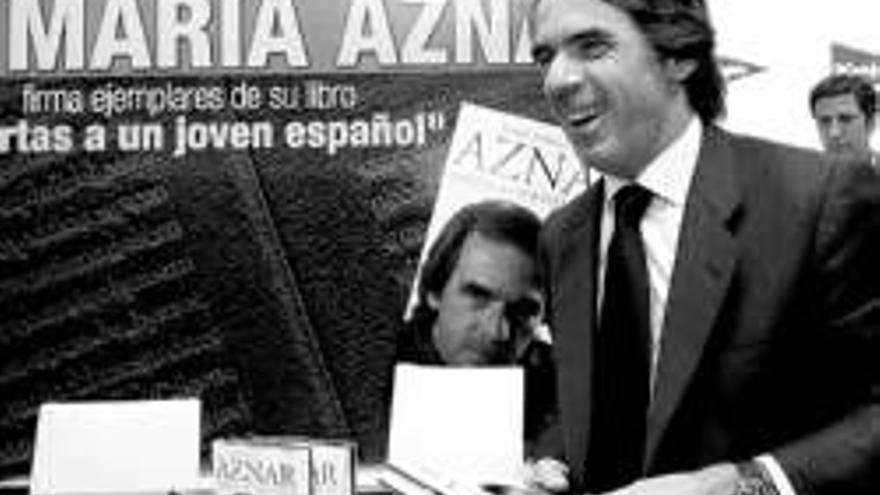 El PP opta por cerrar filas con Rajoy y desoír la tesis de Aznar
