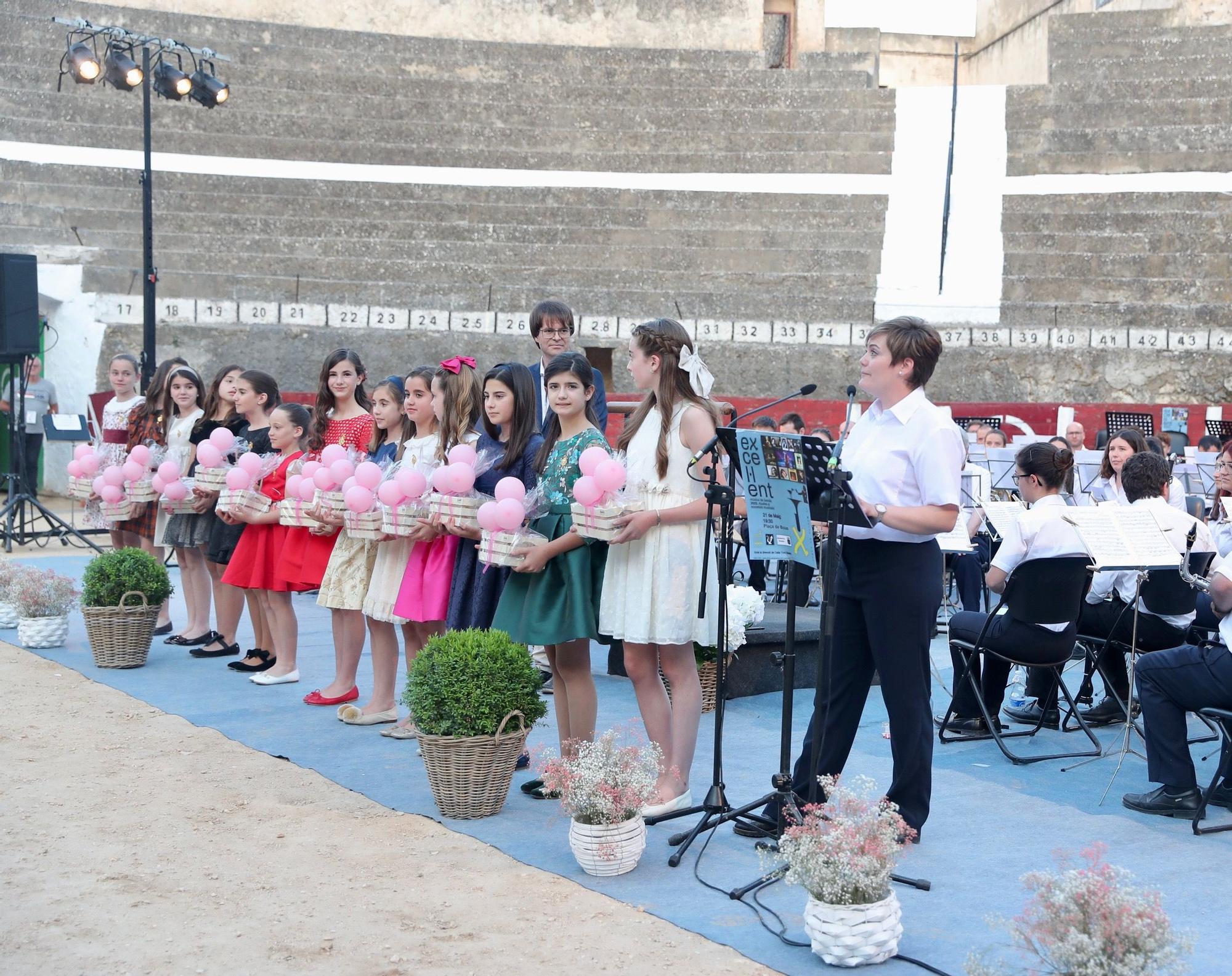 Bocairent recibe a Nerea y la corte a los sones de "Nerea"