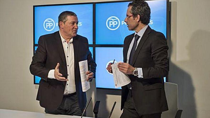 Javier Faúndez y José Luis González Prada durante la comparecencia.