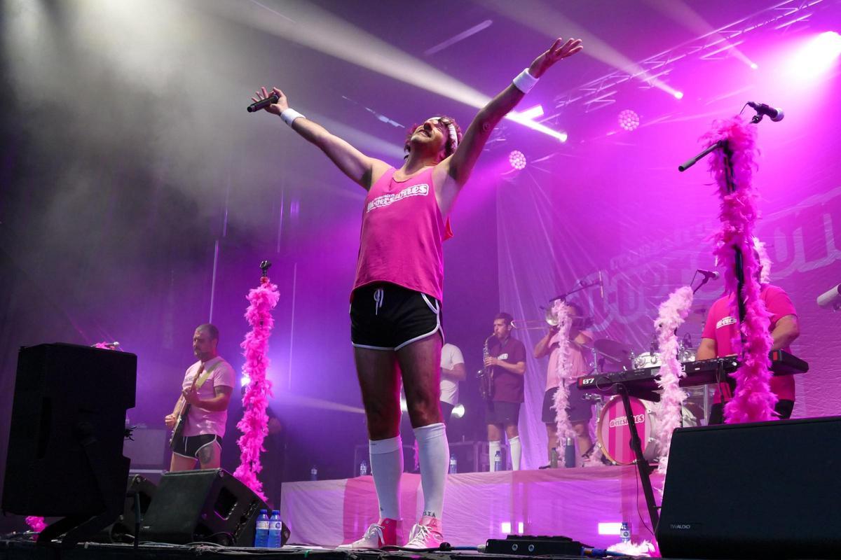 EN IMATGES | L’Orquestra Di-Versiones i Els Catarres captiven milers de persones a la tercera Bertranada Fest