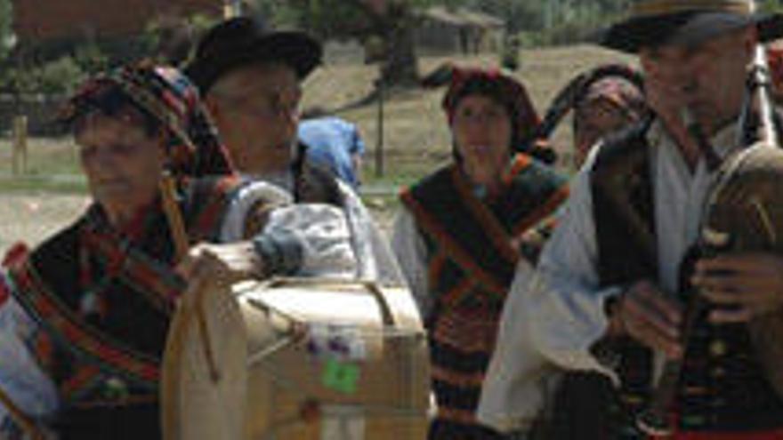 Actos folclóricos organizados durante el Día de la Comarca.