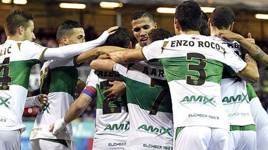 El Elche gana en Eibar y abre brecha con el descenso