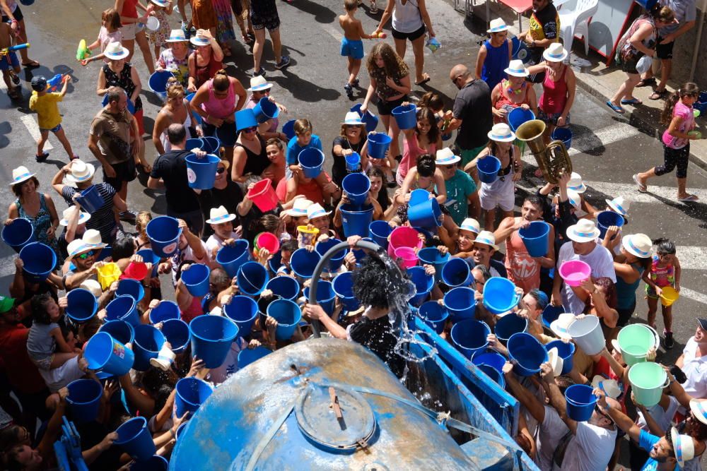 60.000 litros de agua en honor a la Virgen de la Asunción