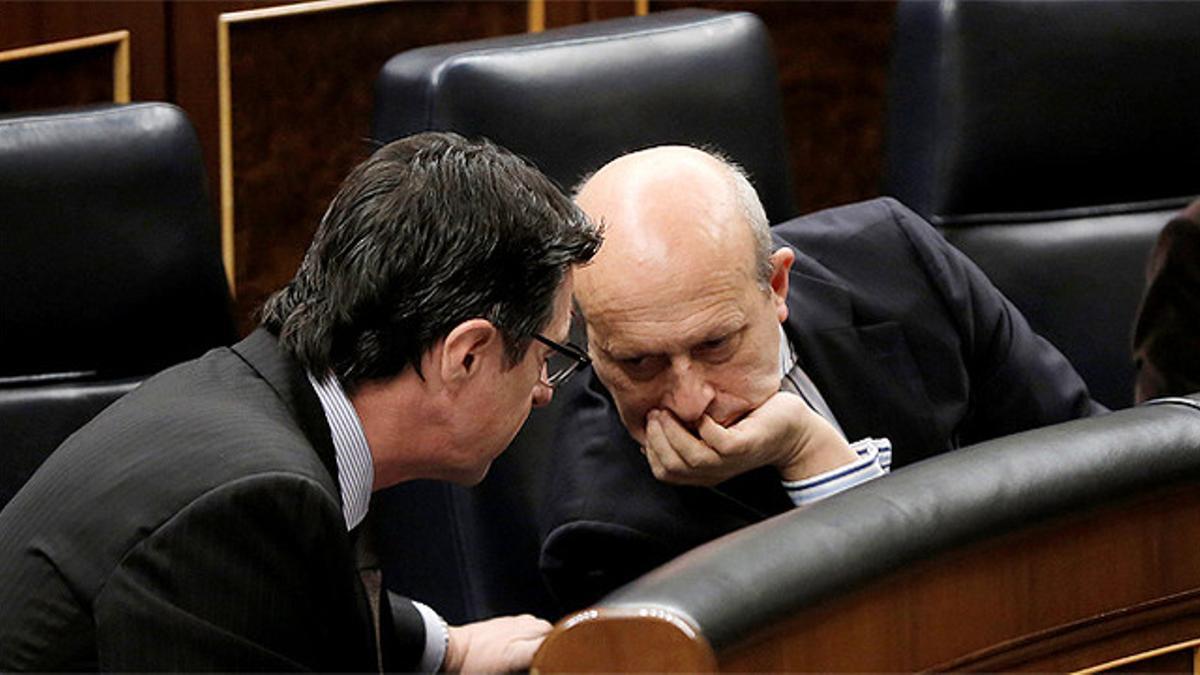 Soria y Wert comparten confidencias en el debate del Estado de la Nación, el pasado febrero. JOSE LUIS ROCA