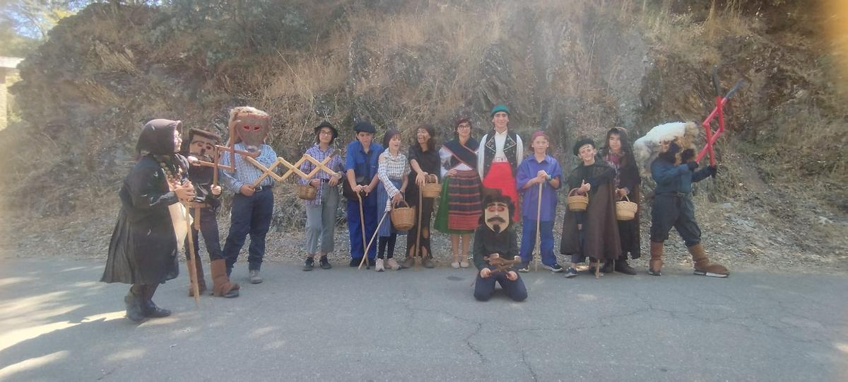 San Vicente de la Cabeza recupera El Atenazador, la única mascarada ibérica del verano.