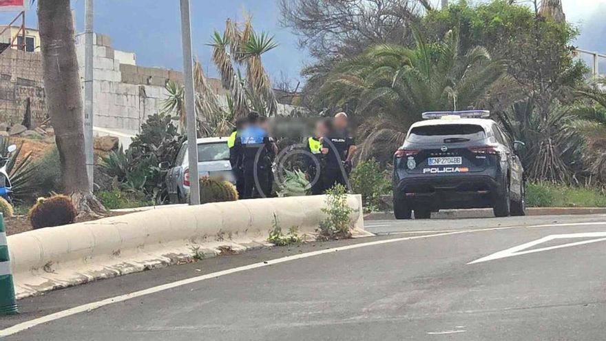 Persecución a toda velocidad en Telde: un conductor huye en dirección contraria y acaba estrellado