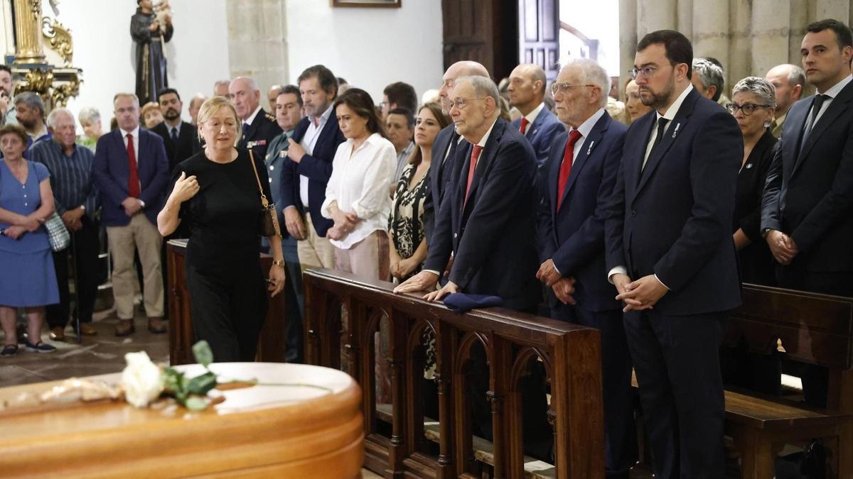 Las imágenes del funeral de Antonio Trevín en la basílica de Llanes