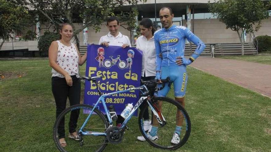 Representantes de Concello y Punta Fondón, con Delio Fdz. // S.A.