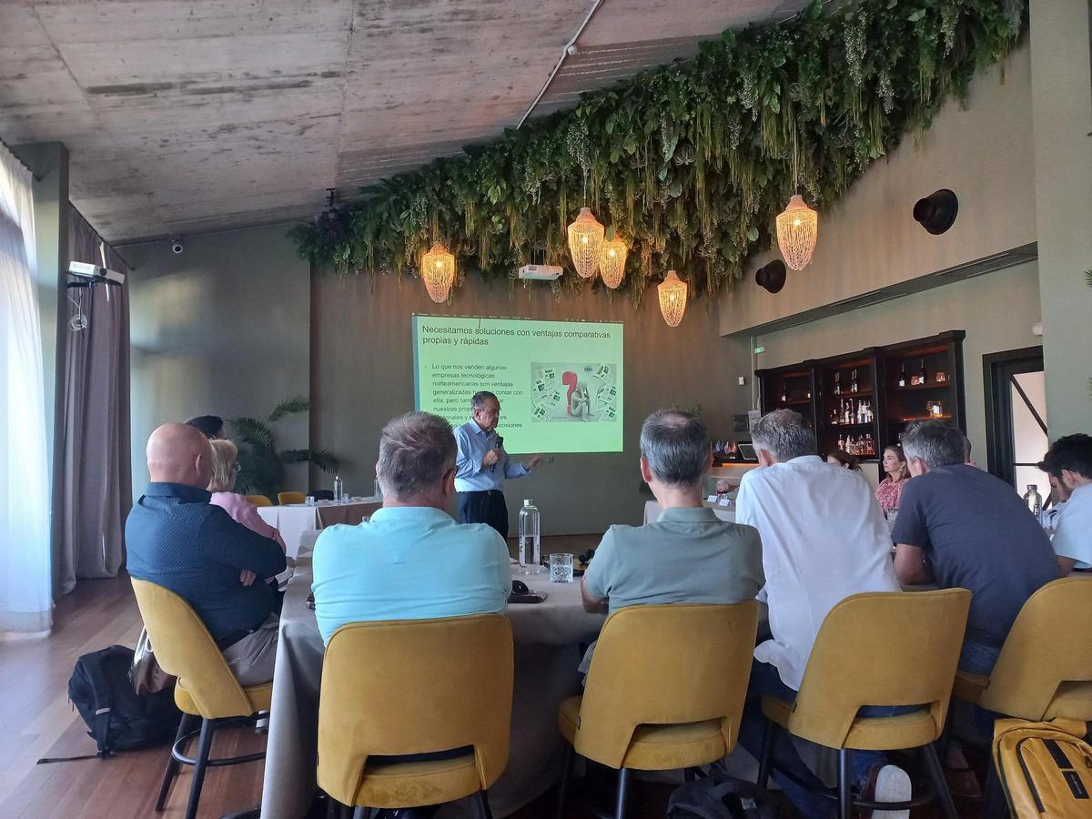 Andrés Pedreño, durante su charla dirigida a empresarios de Fopa Alicante.