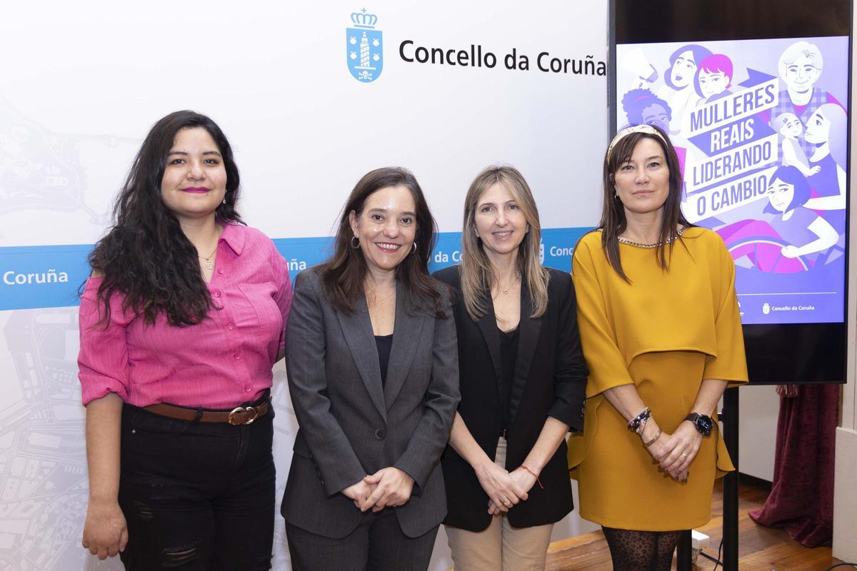 La periodista y activista peruana Suiry Sobrino, la alcaldesa Inés Rey, la concejala Nereida Canosa y la presentadora Estíbaliz Veiga durante la presentación de la programación municipal por el 8M.