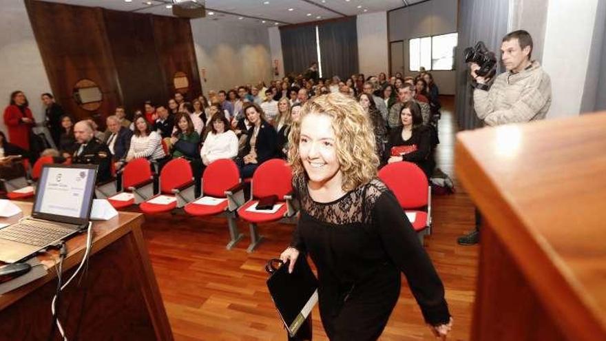 Teresa Mallada (PP) charla sobre feminismo con otras seis mujeres