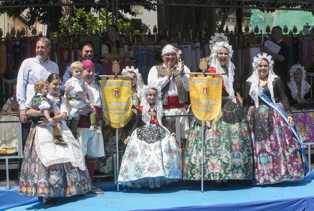 Hogueras 2019: El sábado festero arranca con el desfile de recogida de premios.