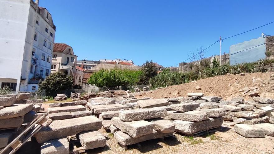 Obras en la rúa da Estrela, junto a la excolegiata. | S.Á.