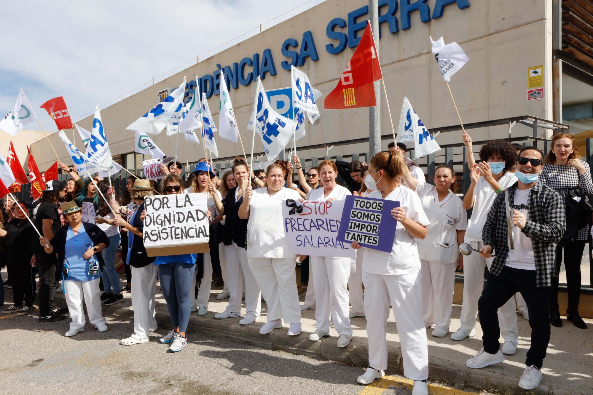 Galería de la concentración de los trabajadores de las residencias del Govern