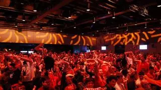 El Roig Arena estalla con la victoria de Valencia Basket en Grecia