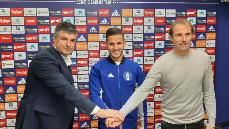 César, Luismi y Arnau, en la presentación del centrocampista.