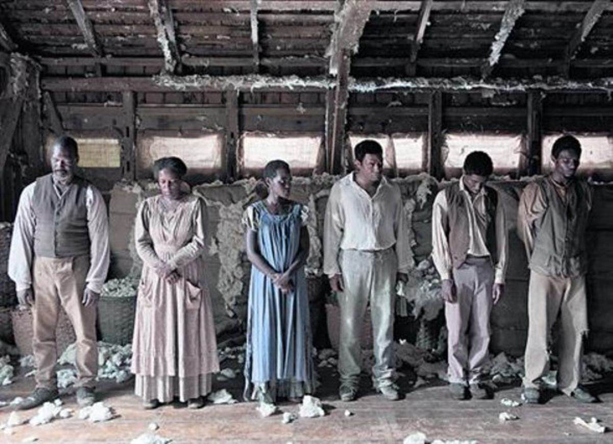 Un fotograma de '12 años de esclavitud', con Chiwetel Ejiofor, tercero por la derecha.
