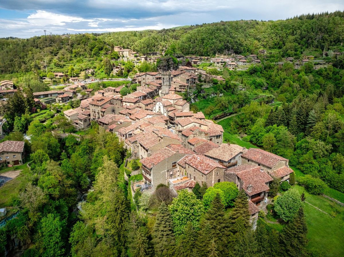 Rupit, un pueblo de Barcelona sumergido en la naturaleza que es uno de los más bonitos de España (y del mundo)