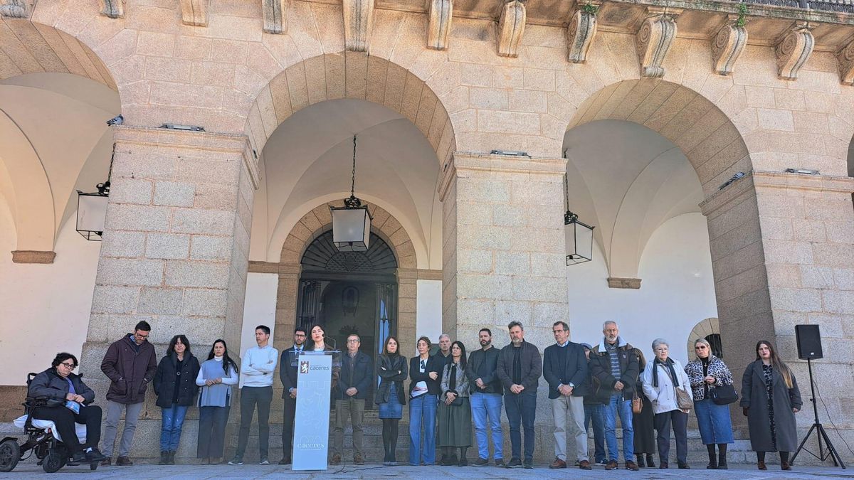 MInuto de silencio, hoy en el ayuntamiento cacereño.