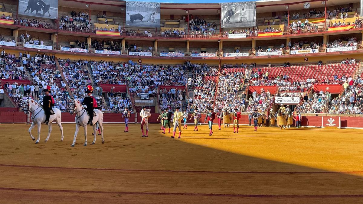 Paseíllo en un festejo taurino de la Feria de Córdoba, en Los Califas.