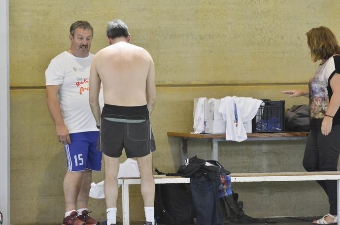 LAS PALMAS DE GRAN CANARIA. Fernando Clavijo participa junto a candidatos de la formación nacionalista y de otras fuerzas políticas en el partido de fútbol sala ?Una goleada al fracaso? organizado por el Club Deportivo Evangélico.  | 16/05/2019 | Fotógrafo: José Pérez Curbelo