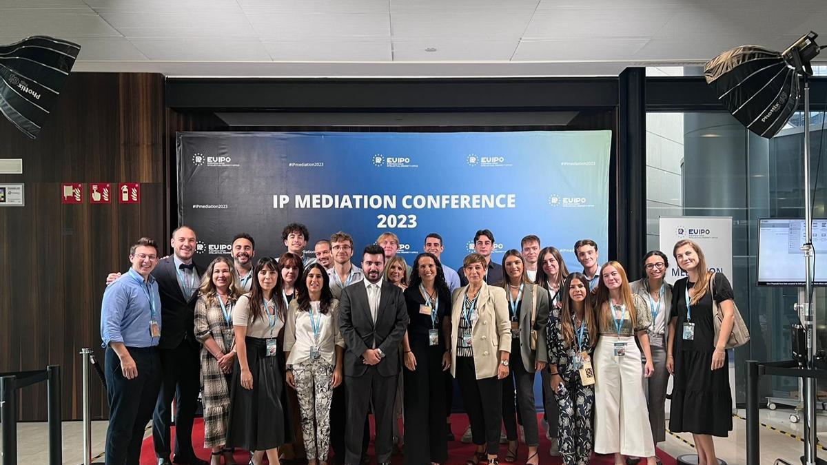 Estudiantes del máster en Propiedad Intelectual e Innovación digital de la Universidad de Alicante