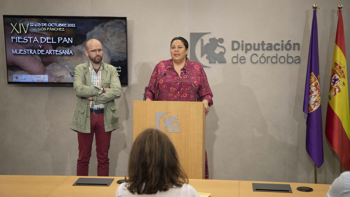 Javier Montero y Dolores Amo, durante la presentación de la fiesta.