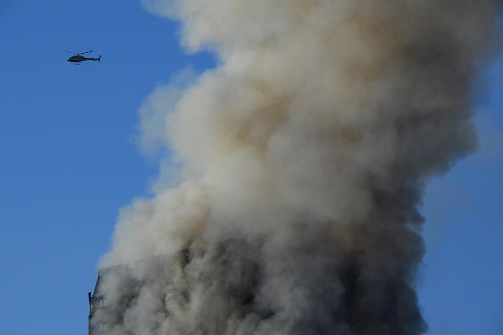 Incendio en un edificio de 24 plantas en Londres