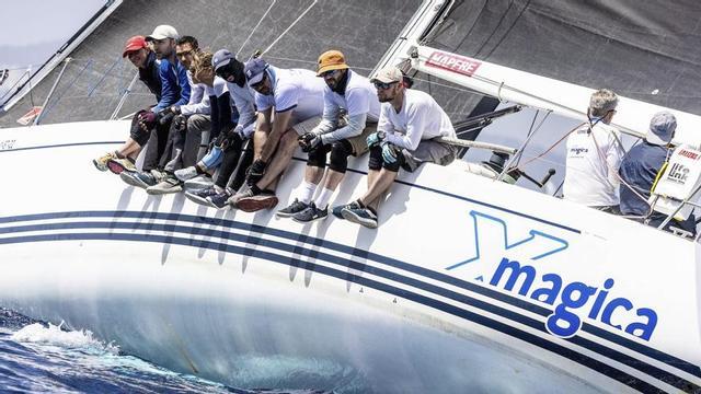 Was hier so entspannt aussieht, ist für die Crew echte Arbeit: Ab Dienstag (4.8.) ist die Bucht von Palma wieder voll mit Segelbooten.