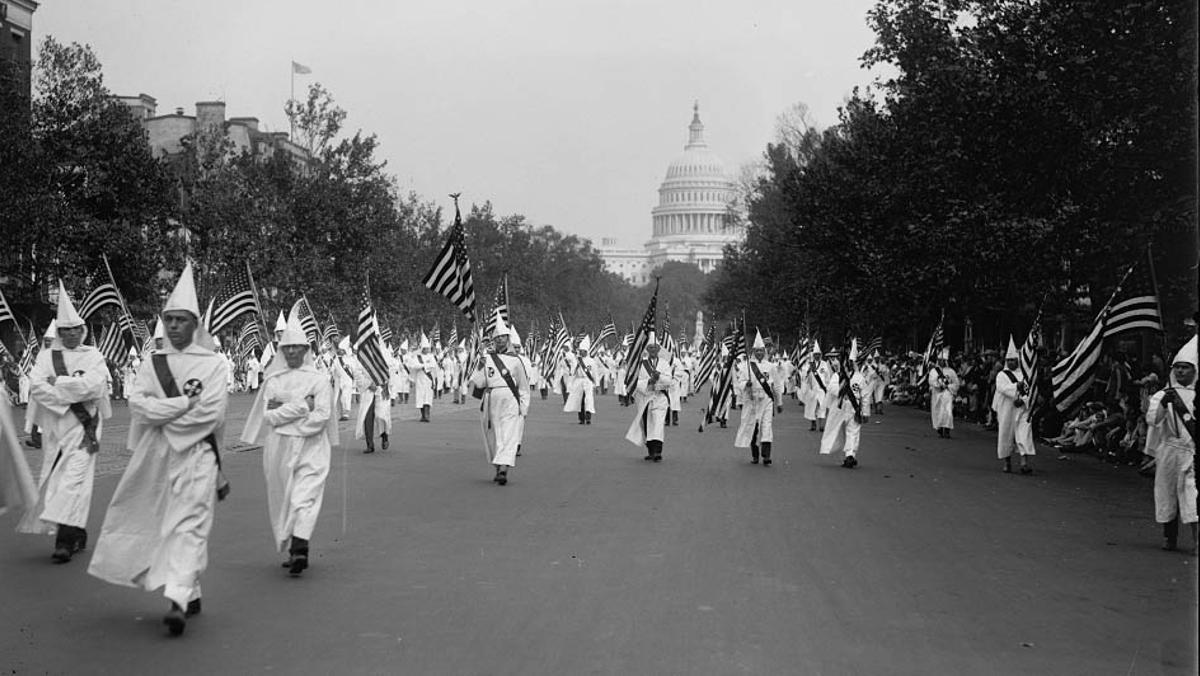 ‘La noche temática’ estrena ‘El Ku Klux Klan: una historia americana’