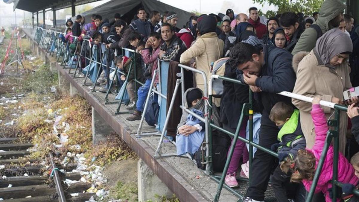 Un grupo de refugiados, en la estación de Pasau (Alemania)