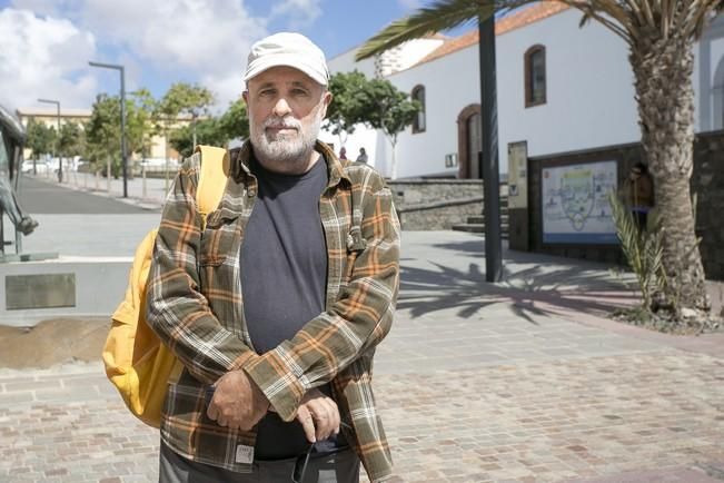 FUERTEVENTURA - Asociación Fuerteventura Sostenible se manifiestan frente al Cabildo de Fuerteventura - 11-05-16