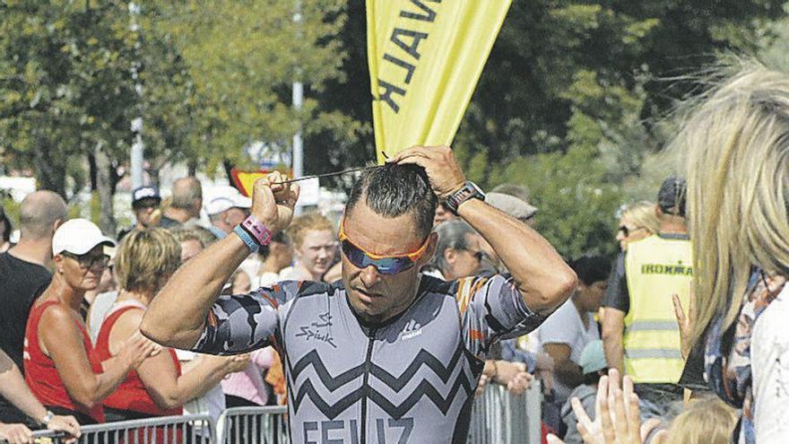 Luis Feliz, llegando a la meta en el iroman de Kalmar.