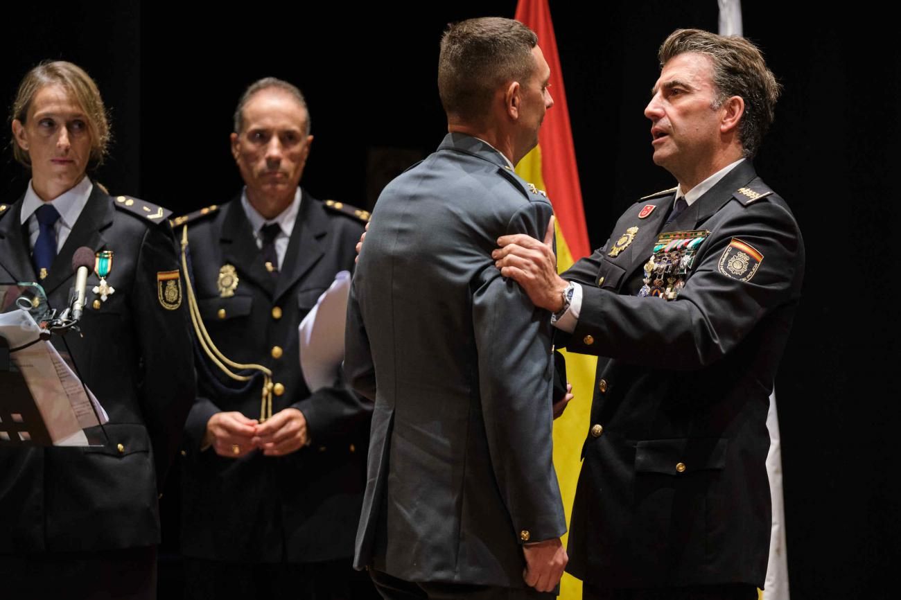 Acto Institucional de la Policía Nacional en el Teatro Guimerá