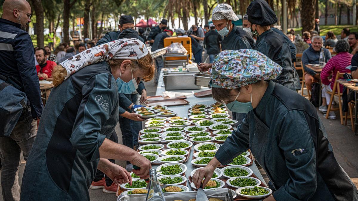 Degustación popular de alimentos ecológicos en el parque de la Barceloneta el pasado domingo, en el marco de la semana de la Alimentación Sostenible.