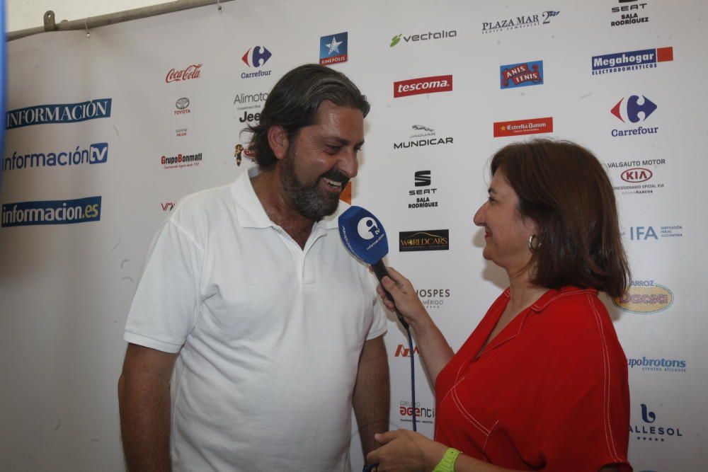 El concejal no adscrito del Ayuntamiento de Alicante y diputado provincial, Fernando Sepulcre, pasó por el set de entrevista dirigido por la periodista de INFORMACIÓNTV Carmen Baños.