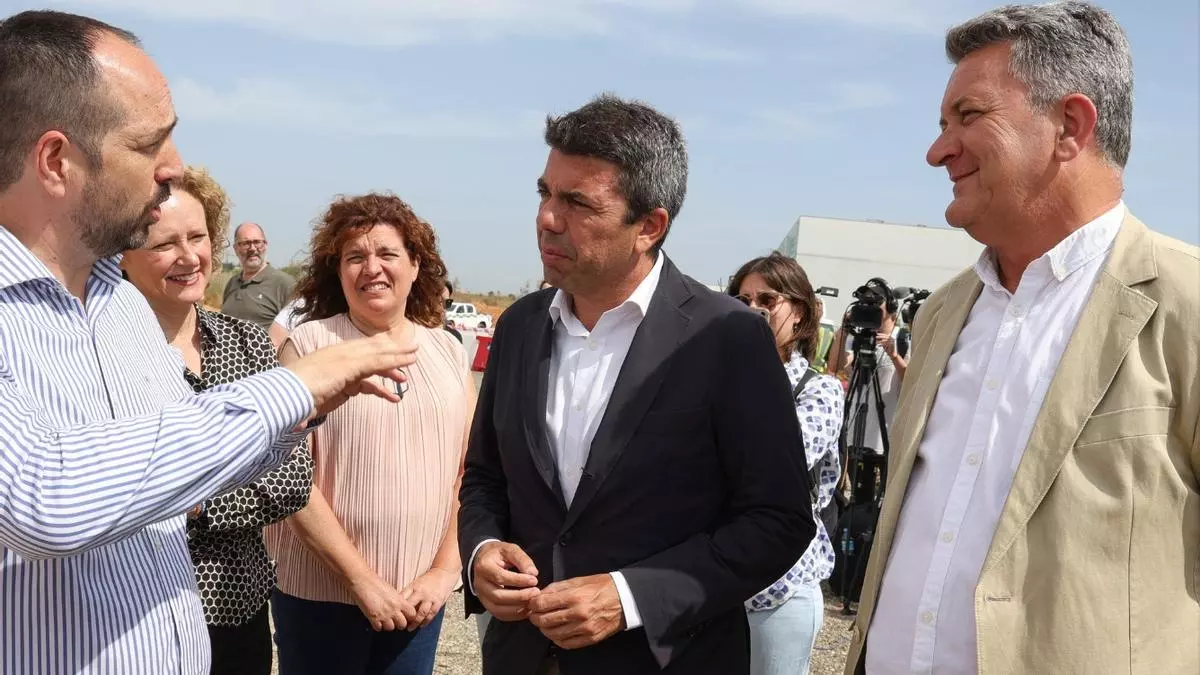 El alcalde de Aldaia, Guillermo Luján, traslada a Mazón la necesidad de desvíar el barranco de la Saleta