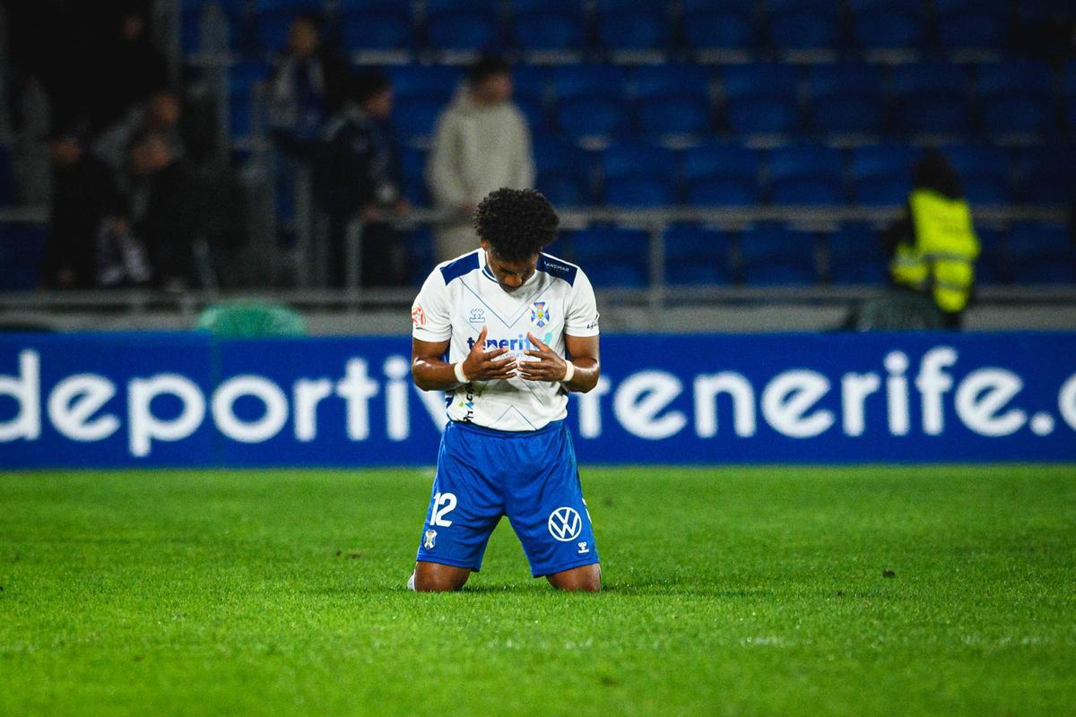 Landázuri, justo antes de que comenzara el partido entre Tenerife y Real Avilés.
