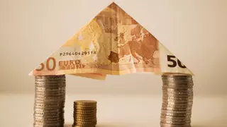 El motivo por el que los expertos no recomiendan guardar dinero en casa
