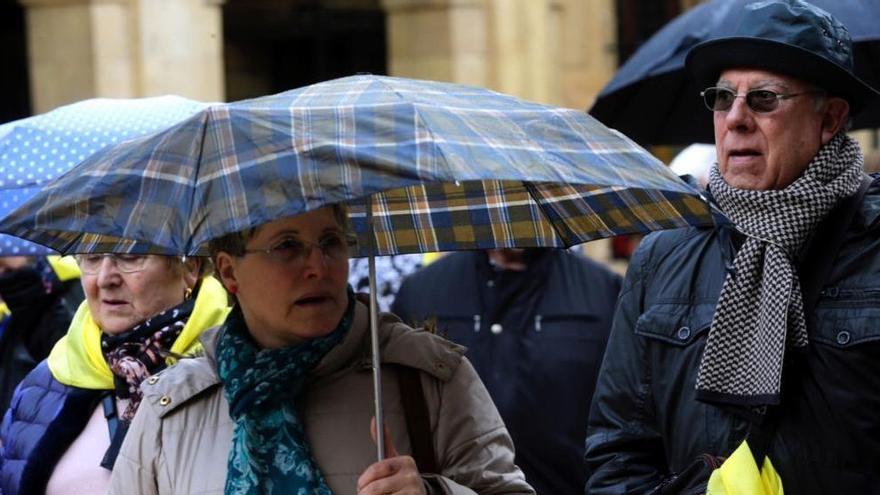 Asturias entra en el primer mes del verano sin abandonar la lluvia