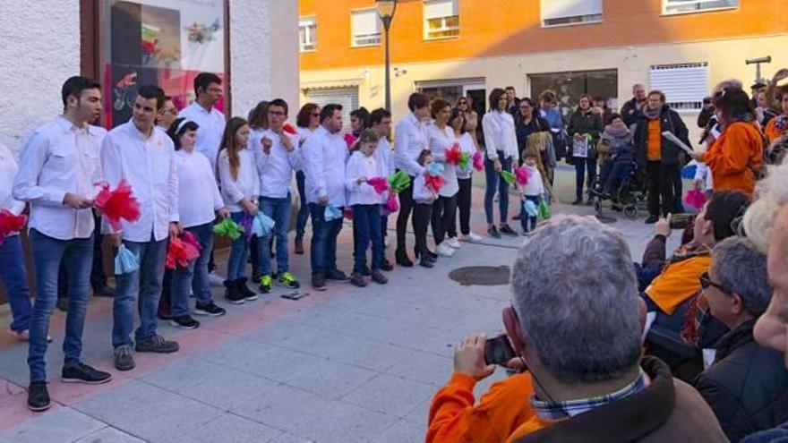 Faula Teatre realiza una pequeña actuación para dar visibilidad al acto.